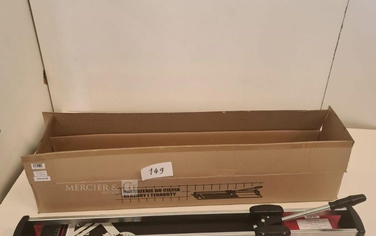 Autre Lot de 2 établis pliants portatifs  Marque UNICUM  140