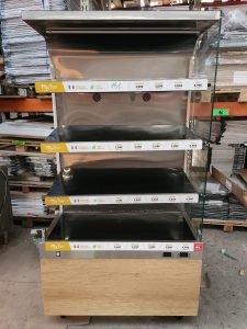 Autre Lot de 15 palettes palettes plastiques noires empilées, utilisées pour le transp  151
