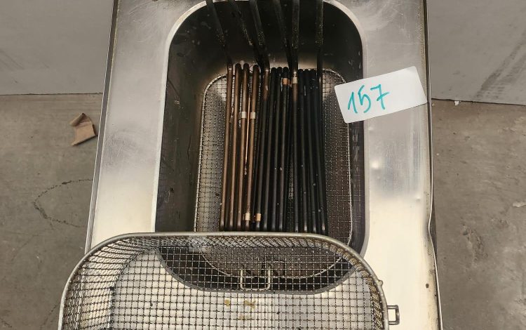 Autre Lot de 4 pompes hydrauliques manuelles  RESQTEC & BEMAEK  157