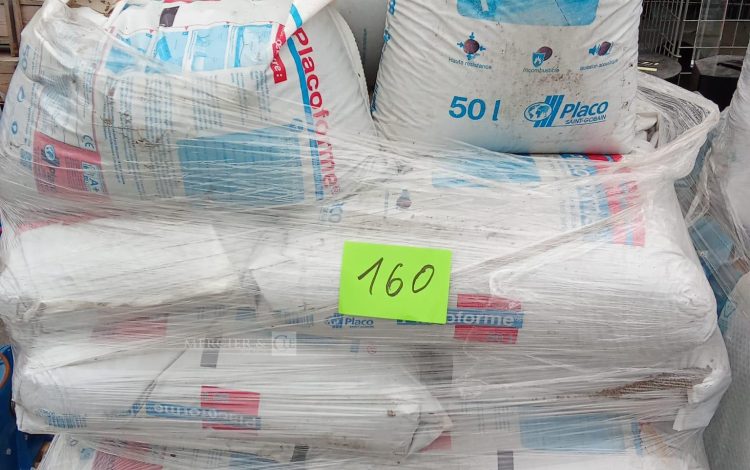 Autre Lot d’environ 18 sac de granulés isolants pour la mise au niveau des sol déformé  138