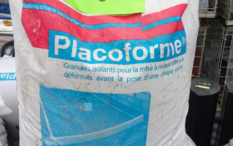 Autre Lot d’environ 18 sac de granulés isolants pour la mise au niveau des sol déformé  138