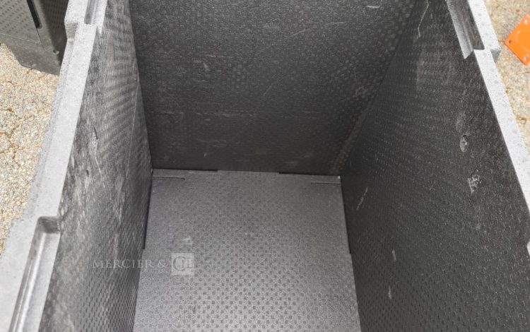 Autre Caisson frigorifique isotherme, conçu pour le transport et le stockage de produi  150
