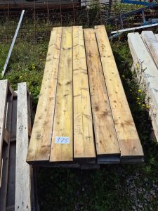 Autre Lot de rayonnage métallique  Environ 9 mètres linéaires (H. 1,80 m)  172