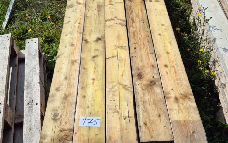 Autre Lot de rayonnage métallique  Environ 9 mètres linéaires (H. 1,80 m)  172