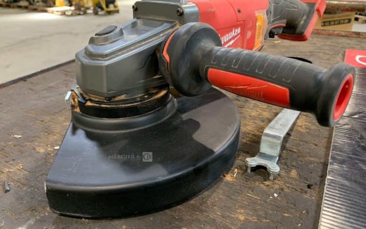 MILWAUKEE M18 FLAG230XPDB  ME2010139