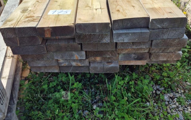 Autre Lot de rayonnage métallique  Environ 9 mètres linéaires (H. 1,80 m)  172
