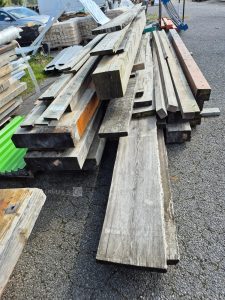 Autre Lot de 13 racks de stockage  75 x 30 x 75 cm (HxLxP) + 1 rack métallique offert  173