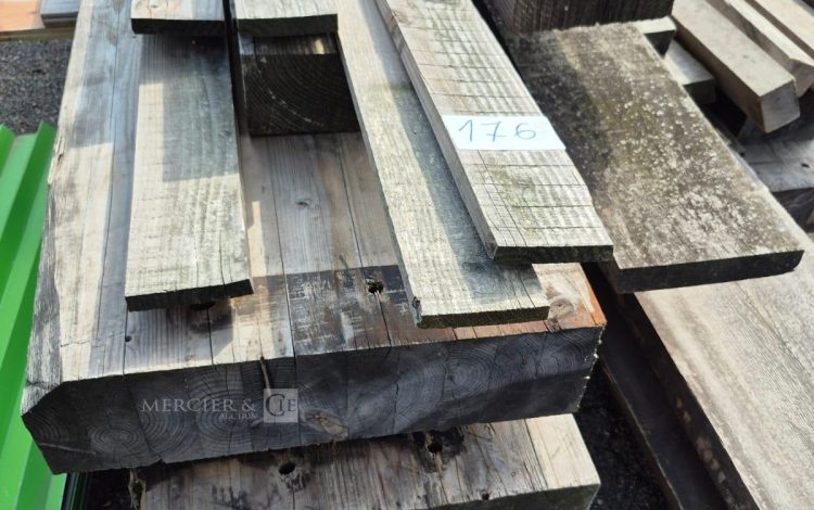Autre Lot de 13 racks de stockage  75 x 30 x 75 cm (HxLxP) + 1 rack métallique offert  173