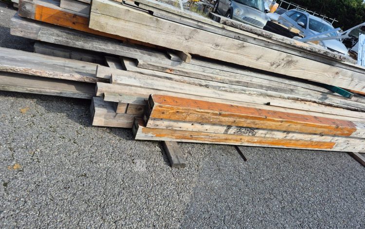 Autre Lot de 13 racks de stockage  75 x 30 x 75 cm (HxLxP) + 1 rack métallique offert  173