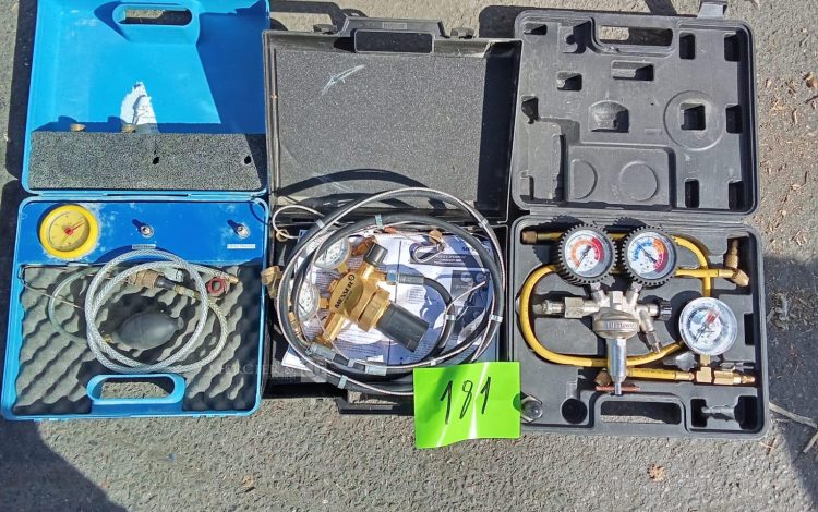 Autre Lot de 3 appareils pour installation de gaz  Régulateurs et testeur  155