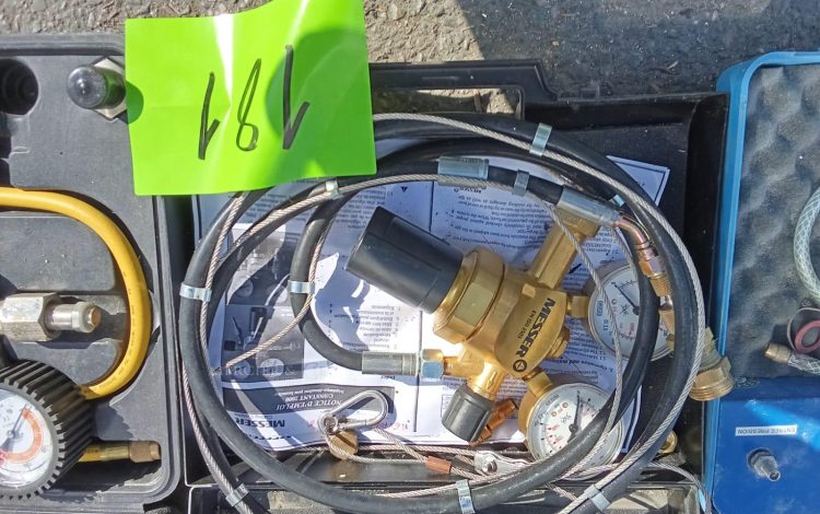 Autre Lot de 3 appareils pour installation de gaz  Régulateurs et testeur  155