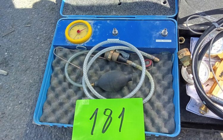 Autre Lot de 3 appareils pour installation de gaz  Régulateurs et testeur  155