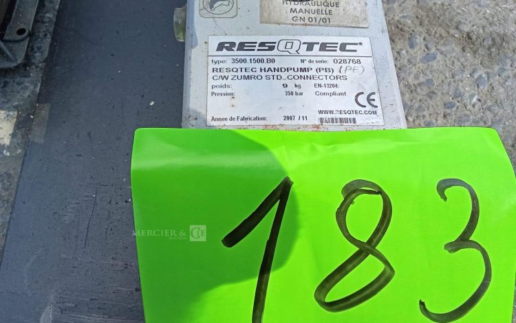 Autre Lot de 4 pompes hydrauliques manuelles  RESQTEC & BEMAEK  157