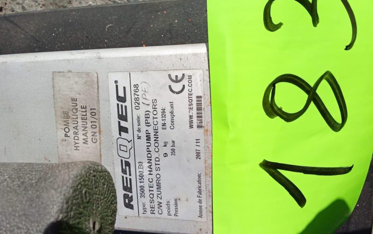 Autre Lot de 4 pompes hydrauliques manuelles  RESQTEC & BEMAEK  157
