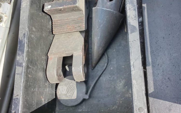 Autre Lot de 4 pompes hydrauliques manuelles  RESQTEC & BEMAEK  157