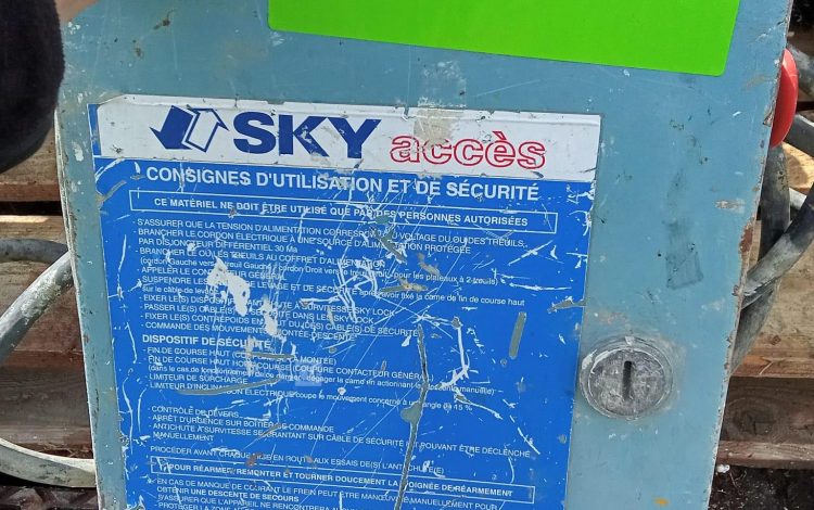 Autre Lot de 3 moteurs de levage SKYCLIMBER avec câbles  équipement pour échafaudage  17