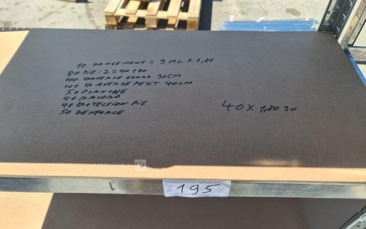 Autre Lot de rayonnage métallique  Environ 9 ml linéaires, hauteur 1,80 m  167