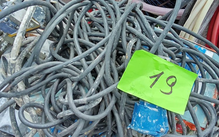 Autre Lot de 3 moteurs de levage SKYCLIMBER avec câbles  équipement pour échafaudage  17