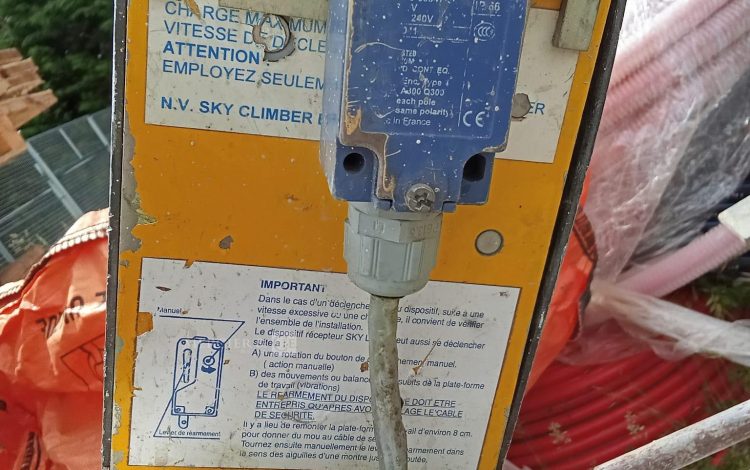 Autre Lot de 3 moteurs de levage SKYCLIMBER avec câbles  équipement pour échafaudage  17