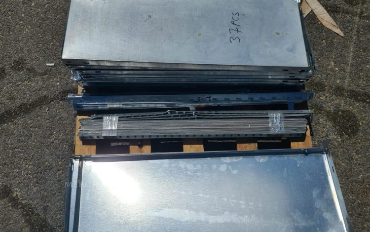 Autre Lot de 13 racks de stockage  75 x 30 x 75 cm (HxLxP) + 1 rack métallique offert  173