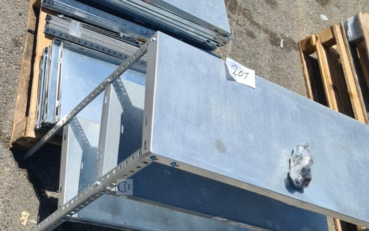 Autre Lot de 13 racks de stockage  75 x 30 x 75 cm (HxLxP) + 1 rack métallique offert  173