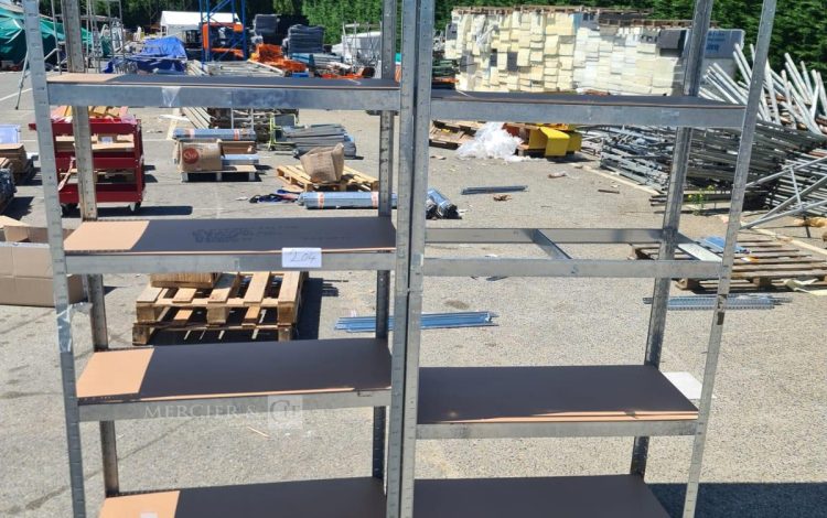 Autre Lot de rayonnage métallique  Environ 9 mètres linéaires (Hauteur 1,80 m)  176
