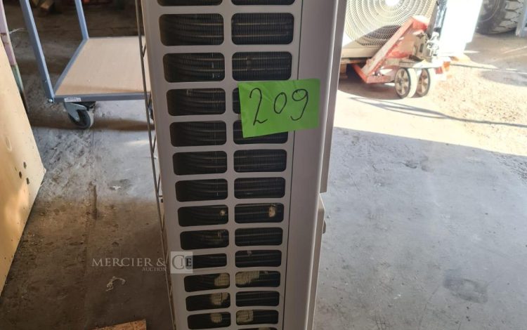 Autre Pompe à chaleur unité extérieure  de la marque THOMSON R410A Appareil endommagé  180