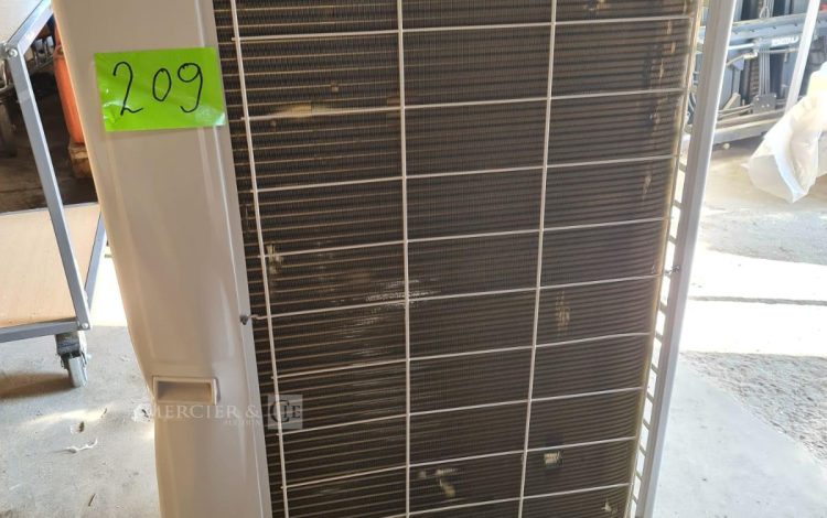 Autre Pompe à chaleur unité extérieure  de la marque THOMSON R410A Appareil endommagé  180