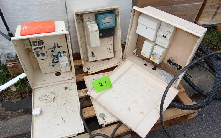 Autre Lot de 3 boîtiers de chantier pour compteurs électriques  19