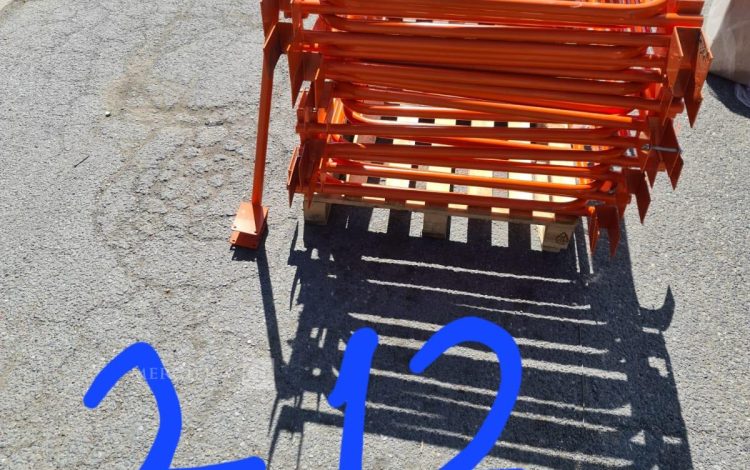 Autre Lot de 24 arceaux de protection pour racks de stockage  de 120cm x 80cm. Structu  183