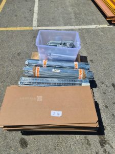 Autre Lot de rayonnage métallique  Environ 9 ml linéaires (hauteur 1,80 m)  185