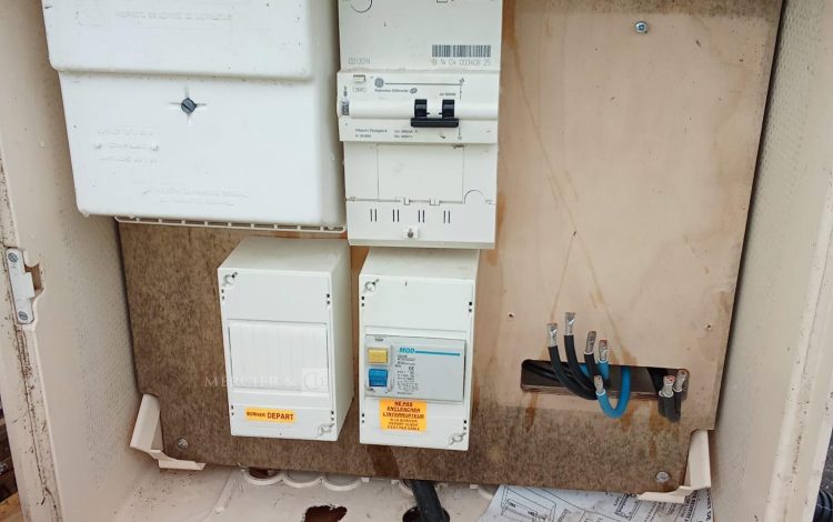 Autre Lot de 3 boîtiers de chantier pour compteurs électriques  19