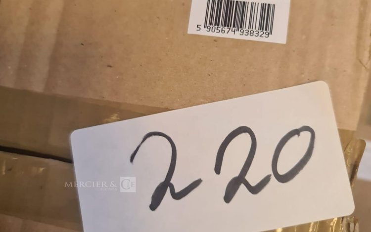 Autre Lot de  16 rayonnage de stockage de 120 cm x 34cm. Les accessoires sont compris  215