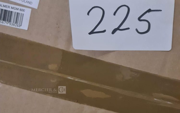 Autre Lot comprenant 2 compteur de lumière, 28 disjoncteurs de la marque SCHNEIDER mod  225