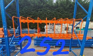 Autre Lot de  16 rayonnage de stockage de 120 cm x 34cm. Les accessoires sont compris  215