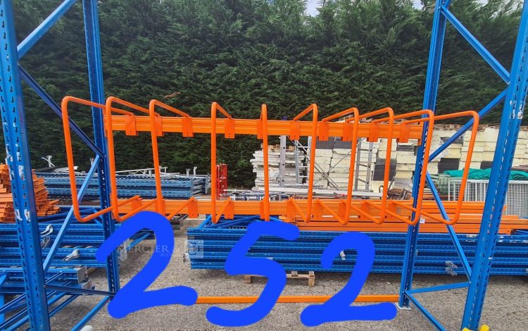 Autre Lot de  16 rayonnage de stockage de 120 cm x 34cm. Les accessoires sont compris  215