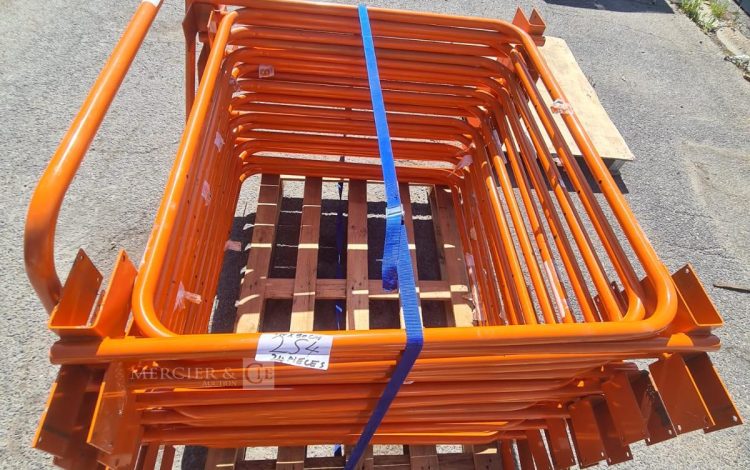 Autre Lot de 24 arceaux de protection pour racks de stockage  de 100cm x 90cm. Structu  216