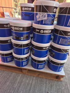 Autre Lot comprenant quatre boîtes de crédence en aluminium composite OSKAB , un fond  249