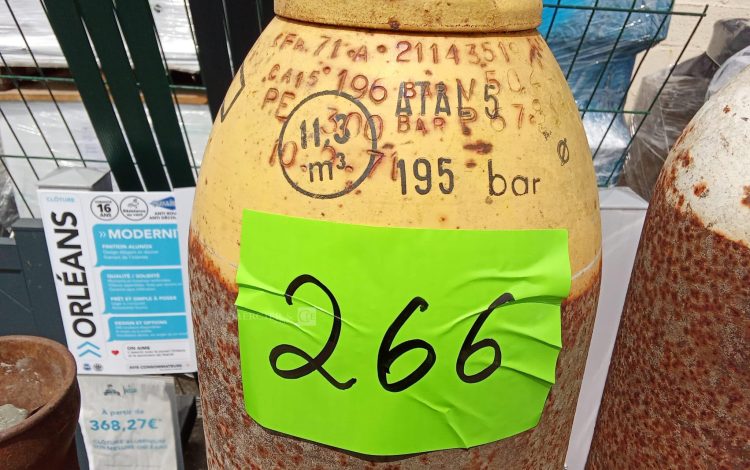 Autre Lot de 4 bouteilles d’oxygène comprimé B50-200 barre à 15°C, volume : 10,6 stm3  224