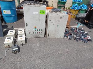 Autre Lot comprenant 2 compteur de lumière, 28 disjoncteurs de la marque SCHNEIDER mod  225