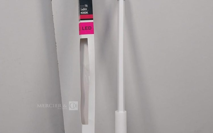 Autre Lot de 24 tubes T8 LED 9W avec starter marque holy light  244