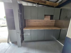 Autre Cuisine complète d’environ 3 m couleur vert mat de la marque OSKAB avec crédence  3