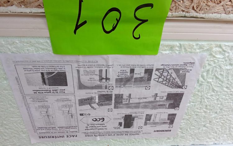 Autre Un outil de coupe de carreaux WALMER 600   , avec accessoires  301