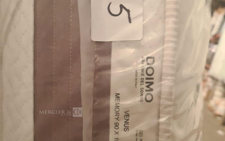Autre Lot de 12 spots patère orientable .Marque Perfect Line  305