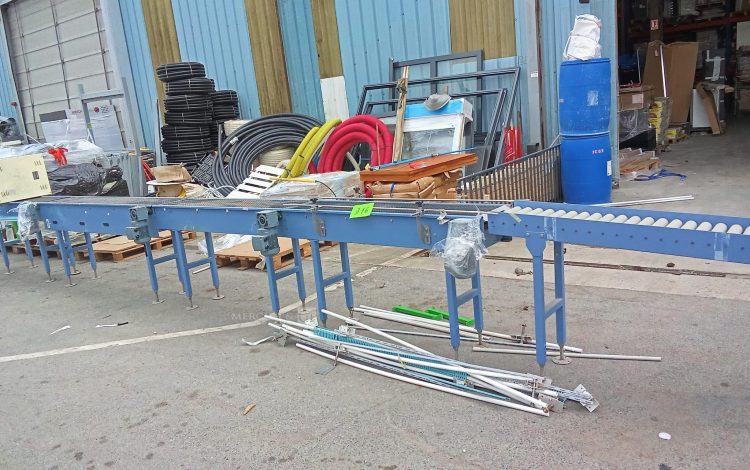 Autre Un convoyeur motorisé à chaines et à rouleaux, NATEL INTERNATIONAL. Dimensions?  264