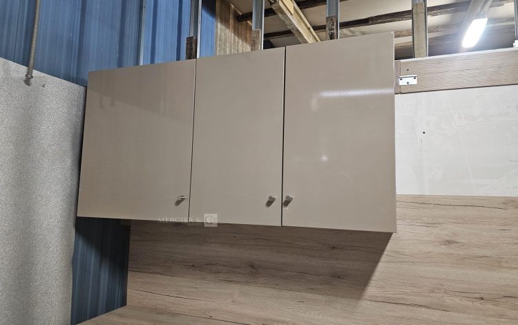 Autre Cuisine gris foncé  modèle compact et fonctionnel, marque OSKAB  319