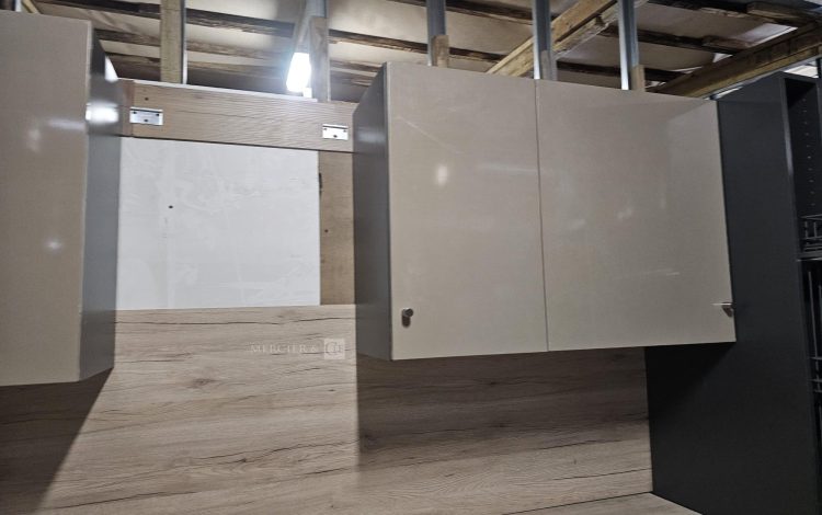 Autre Cuisine gris foncé  modèle compact et fonctionnel, marque OSKAB  319