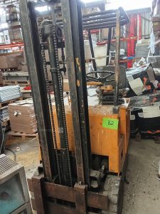 Autre Lot comprenant trois boîtes de crédence en aluminium composite OSKAB et un fond  32