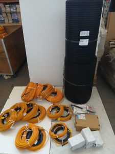 Autre Lot de poignées en inox, compatible avec la cuisine du lot 401        Contient 5  323