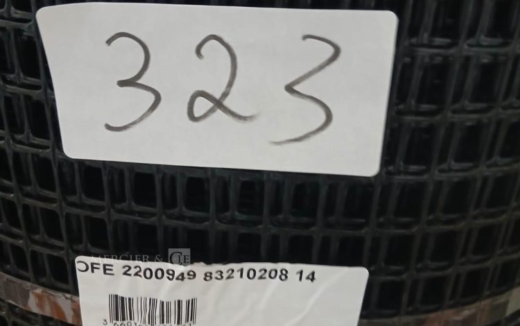 Autre Lot de poignées en inox, compatible avec la cuisine du lot 401        Contient 5  323